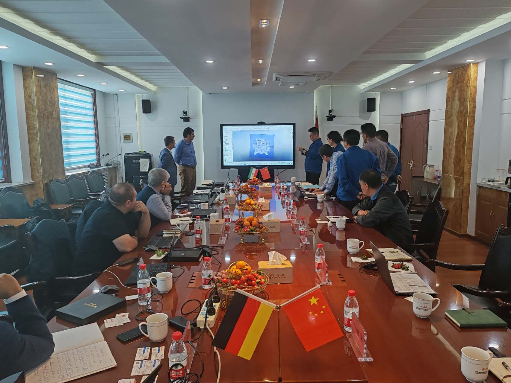 Máy thổi khí ổ trục lá