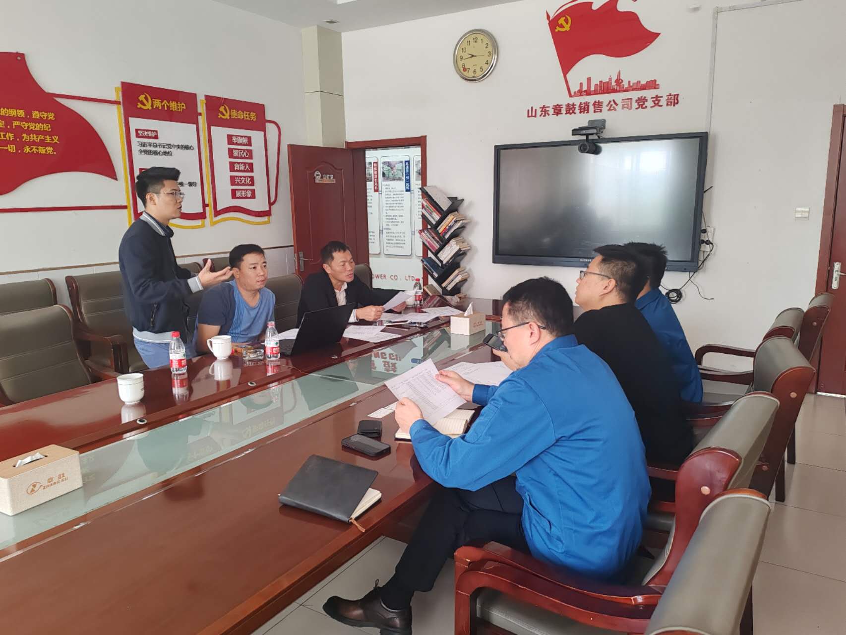 Máy thổi khí ổ trục lá